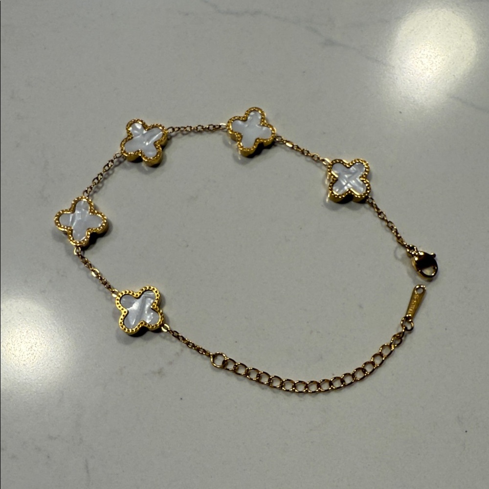 Elegant Gold and White Clover Bracelet
